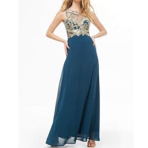 [NWT] Floral Appliqué Gown
